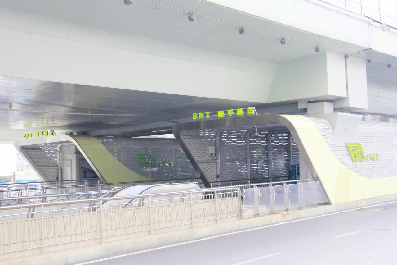 Line 2 Apartment Wuhan Exterior foto
